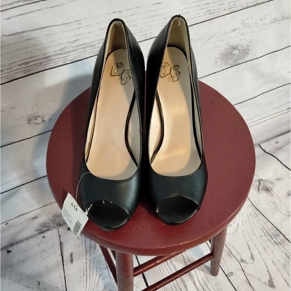 NWT:"No Brand" woman's high heels